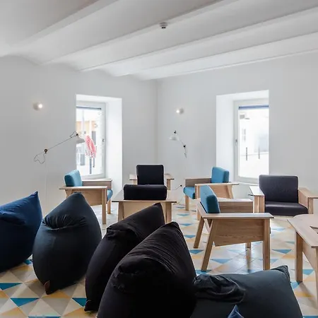 Conii & Algarve بيت شباب كوارتيرا